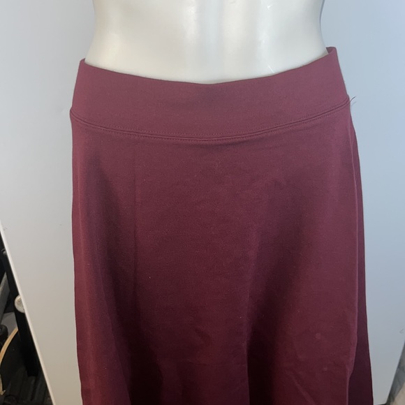 Women’s maroon skirt size medium - Picture 3 of 5